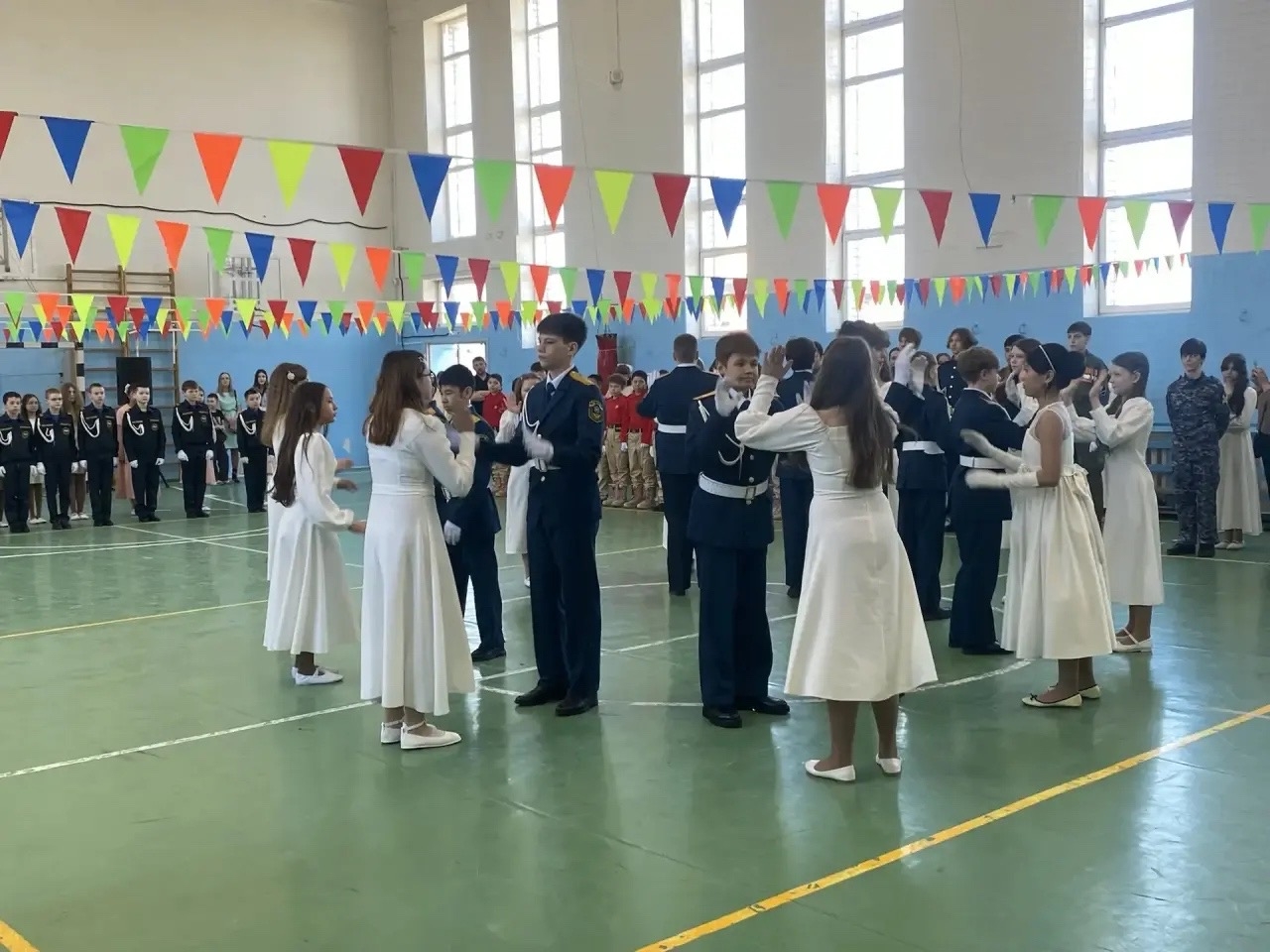 В Салехарде прошёл традиционный Кадетский бал
